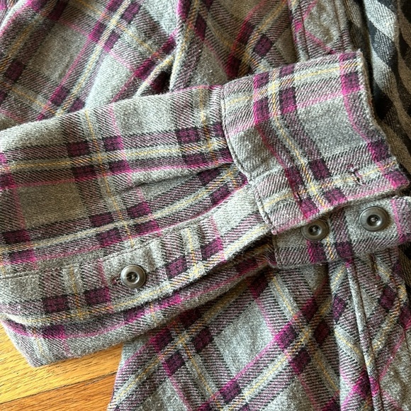 CABI Highland Flannel Button Down Shirt Gray / Plum Size Medium - Picture 5 of 12